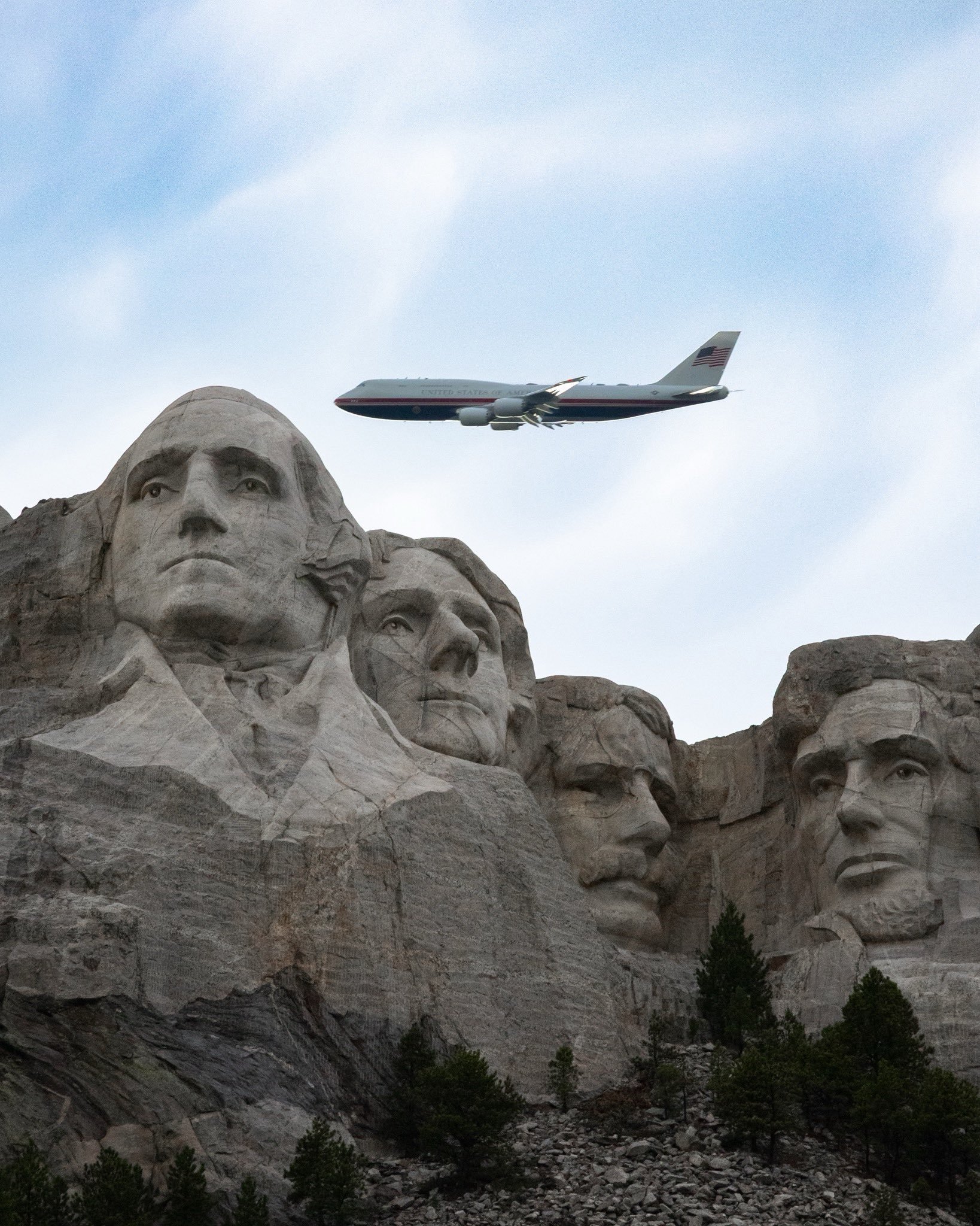 VC-25B空军一号和总统山 