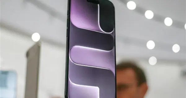 蘋果重大革新：iPhone 18 Pro將縮小靈動島，開啟“一年兩更”新策略