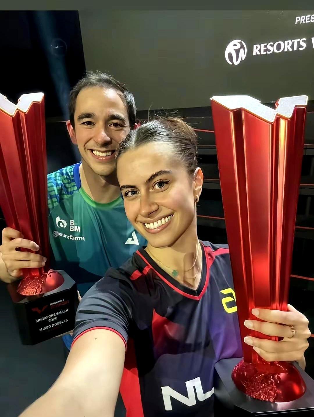 3比0抽烂韩国世界第一组合后，那个男人没怒吼没倒地，转身一把抱起女搭档死死勒进怀