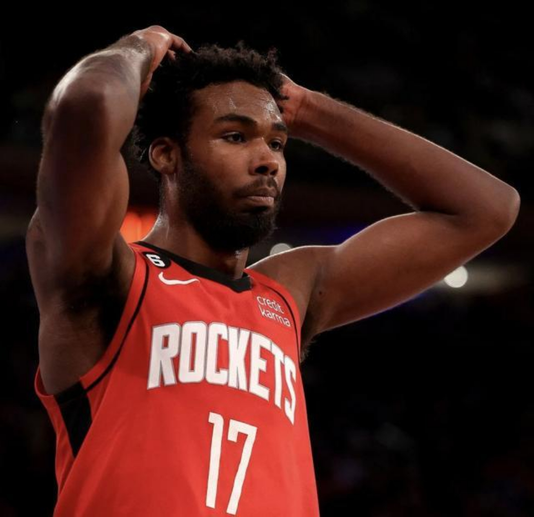 随着火箭124比132爆冷不敌公牛，这支季后赛球队的短板再次被放大。那一战，公牛