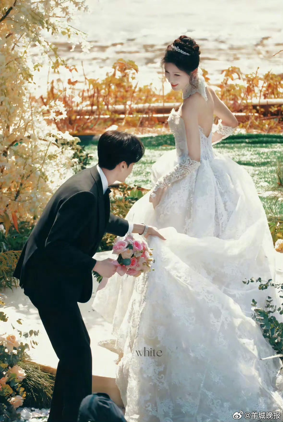 【哪部剧中人的白色婚纱最有氛围感】在光影流转的影视剧里，婚纱不仅是一件洁白的礼服