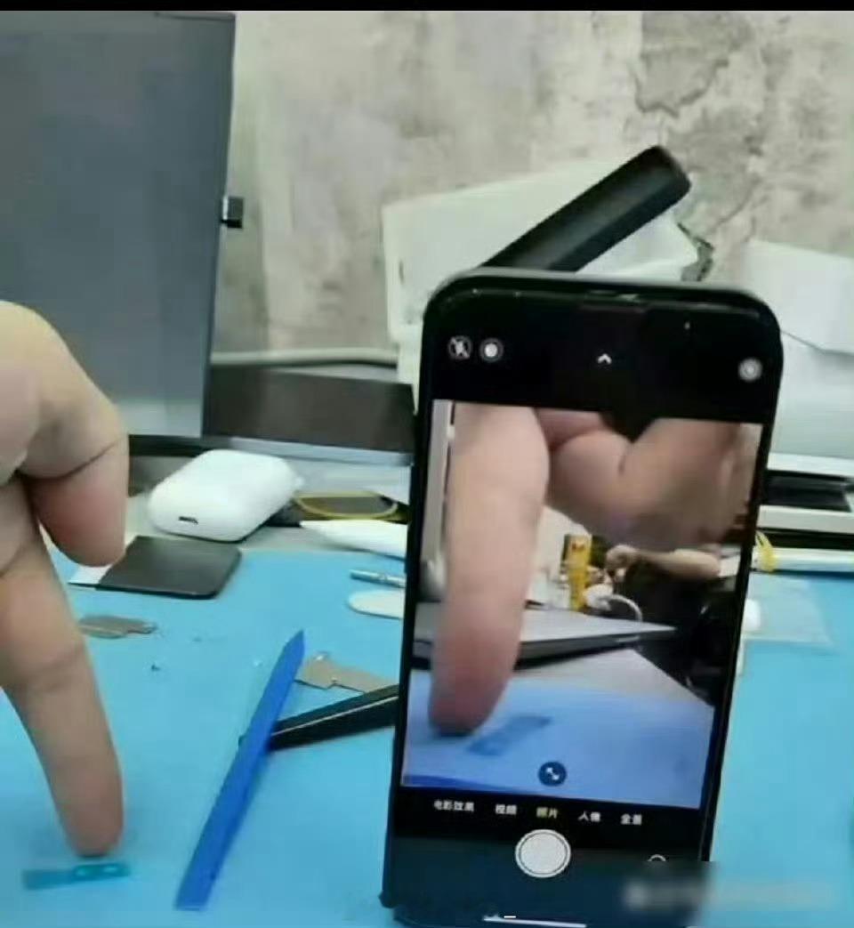 女孩子在外一定要小心 这种偷拍手段越来越阴了 ​ ​​​