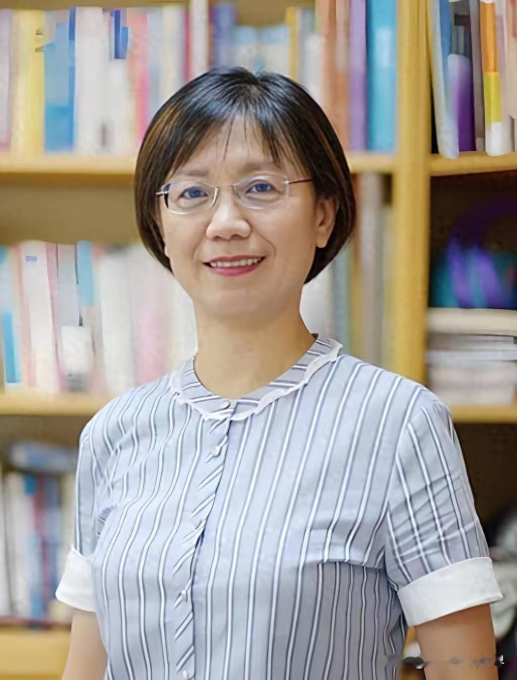 翁晓玲在受了很多委屈之后，她的冻结卓荣泰四个月工资的提案终于得到了批准。岛内立法