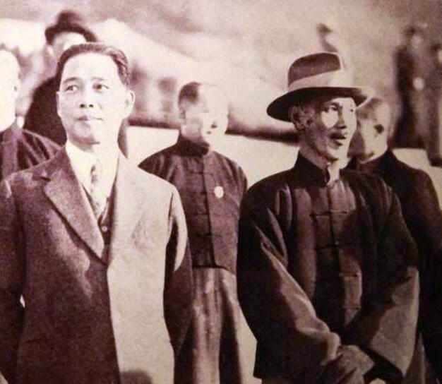 1944年，汪精卫病逝，陈璧君为他用水泥砌了一座千斤的大墓，葬于南京中山陵。2年