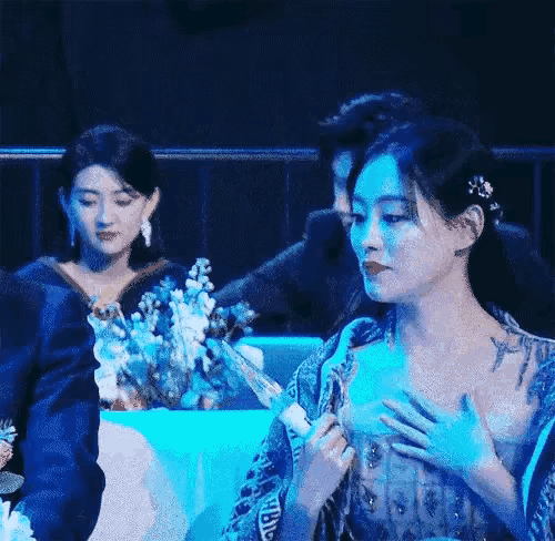 再大牌的艺人，还得由其经纪人支配！ ​​​