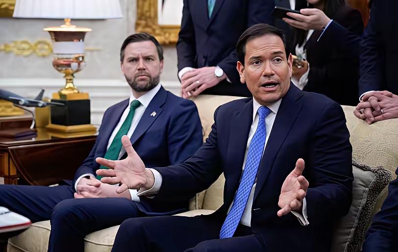 ​美国的民众心情突然间就跌到了冰谷，作为赋予厚望的美国总统2028年候选人，万斯