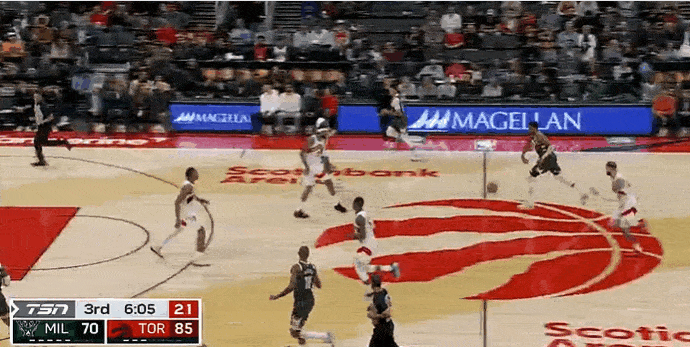 希腊怪兽！字母快攻猛龙四人合围！
在今天NBA常规赛雄鹿对阵猛龙的第三节比赛中，