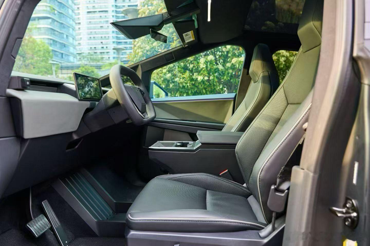 人生总在奔赴不同的远方，别让平庸困住你的锋芒。特斯拉Cybertruck，26年