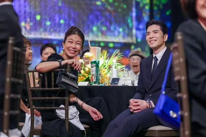 年入两个亿，娶大14岁的老婆，萧敬腾却说：“这是我20岁时的梦想，终于实现了。”