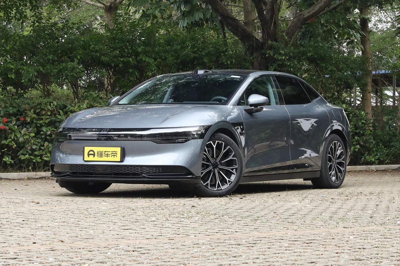 【宁德时代：2027年有望实现全固态电池小批量生产】日前，宁德时代在互动平台针对