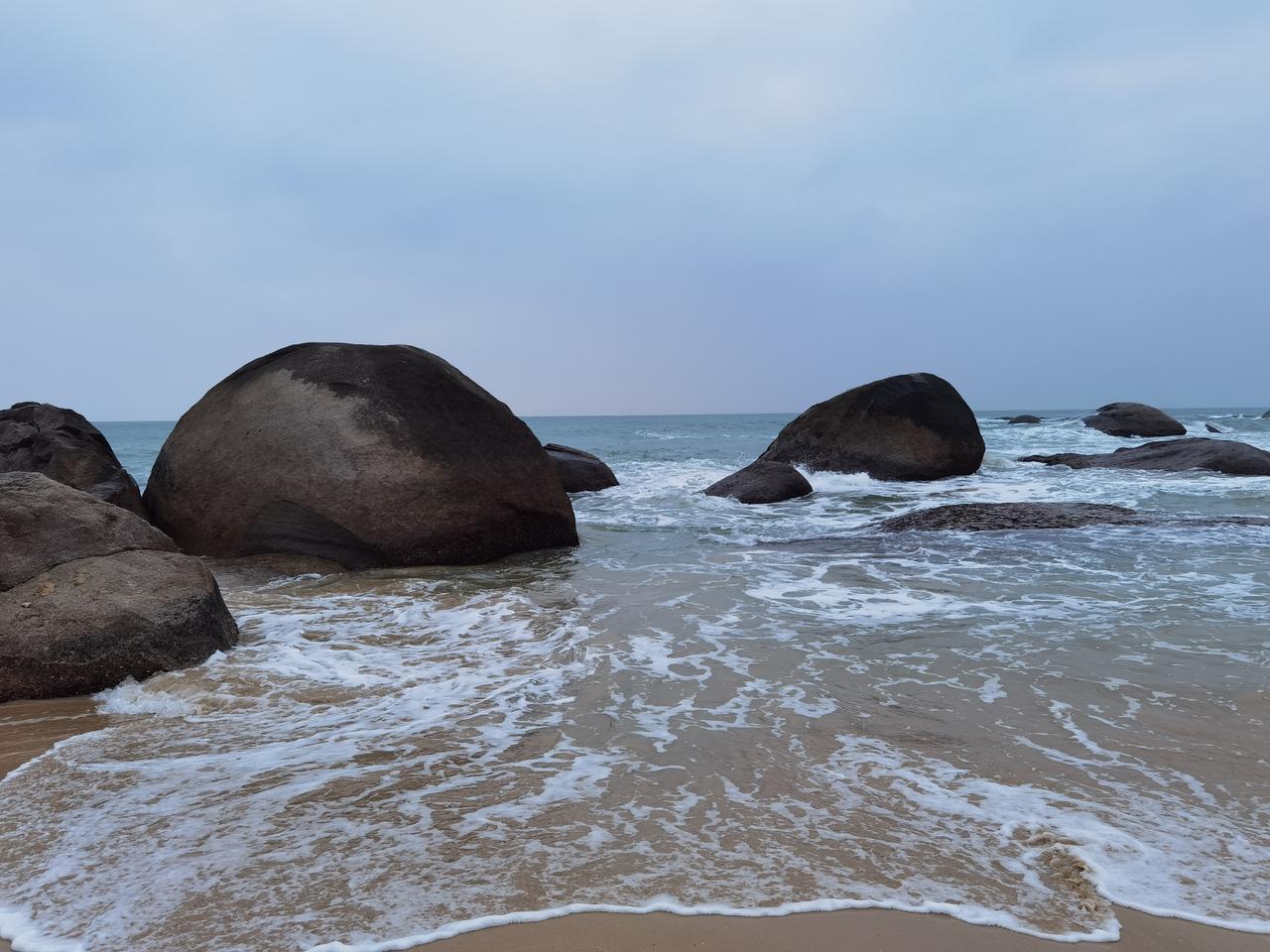 海边这大石头是怎么来的？