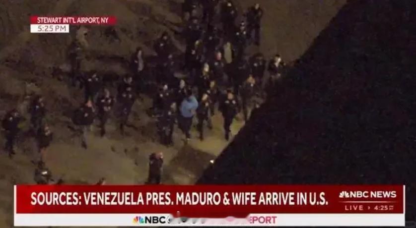 据NBC报道，当地时间3日，委内瑞拉总统马杜罗在纽约北部一机场被押下飞机，身穿灰