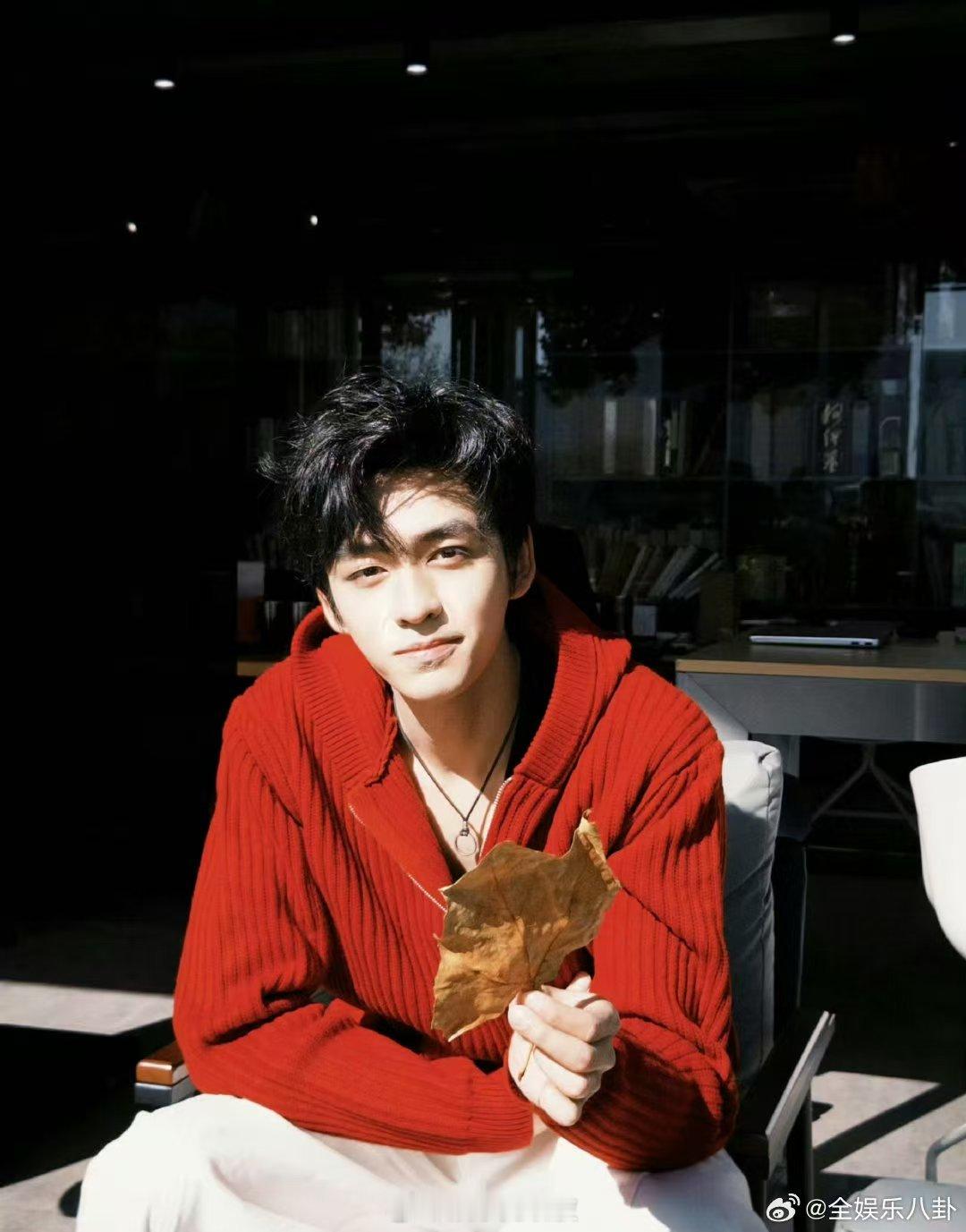 张卓尔 晋级声鸣远扬 声鸣远扬10强添新丁！张卓尔《指纹》舞台太绝了，律动感演唱