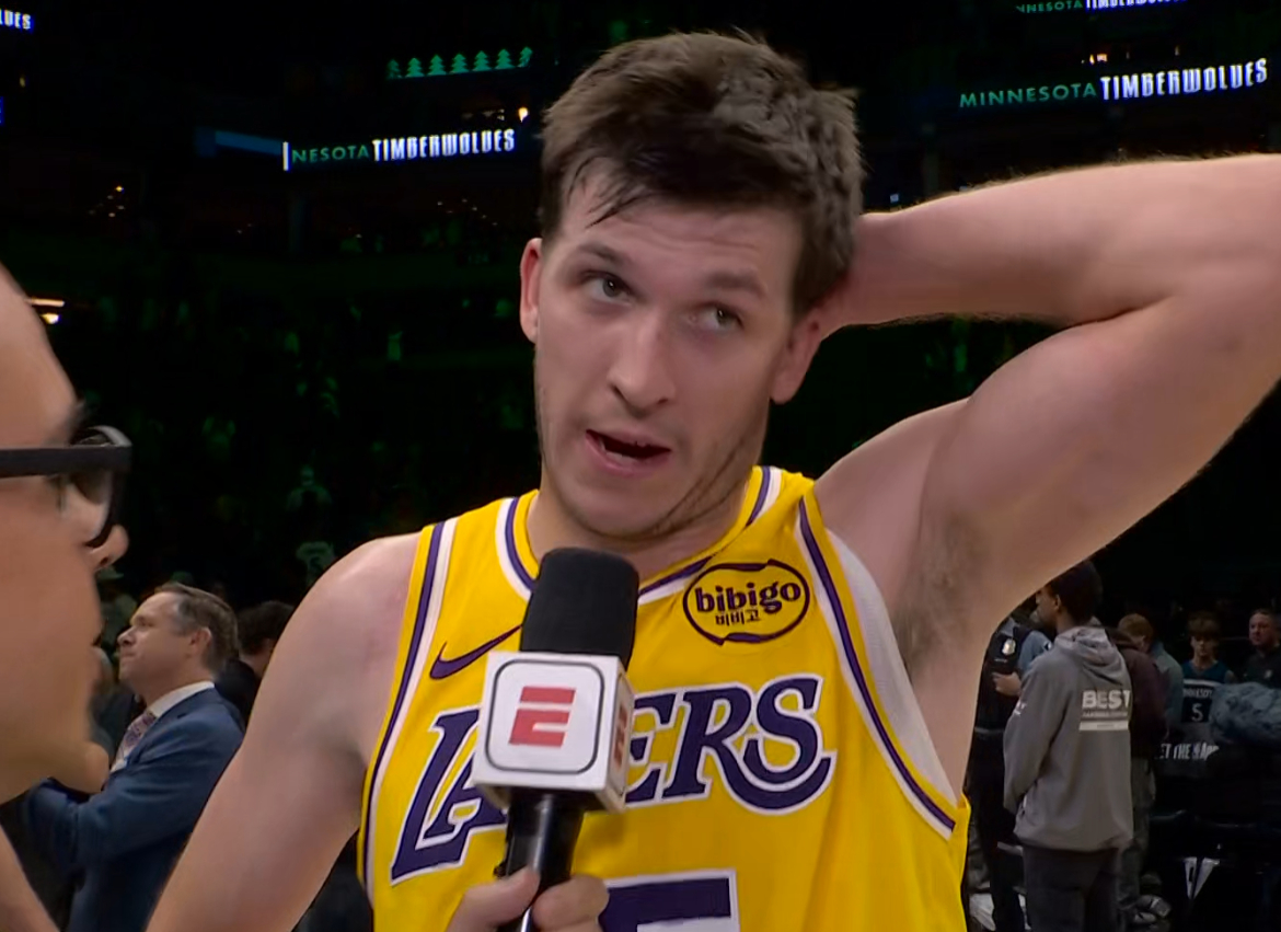 小里赛后：艾顿挡拆很好，我突破了戈贝尔，迪文没有影响到我，我就打进了。这比赛是对