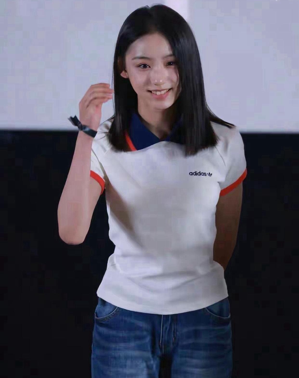 确定刘佳玺才12岁？这姑娘2012年生的，12岁却有着远超实际年龄的成熟感 