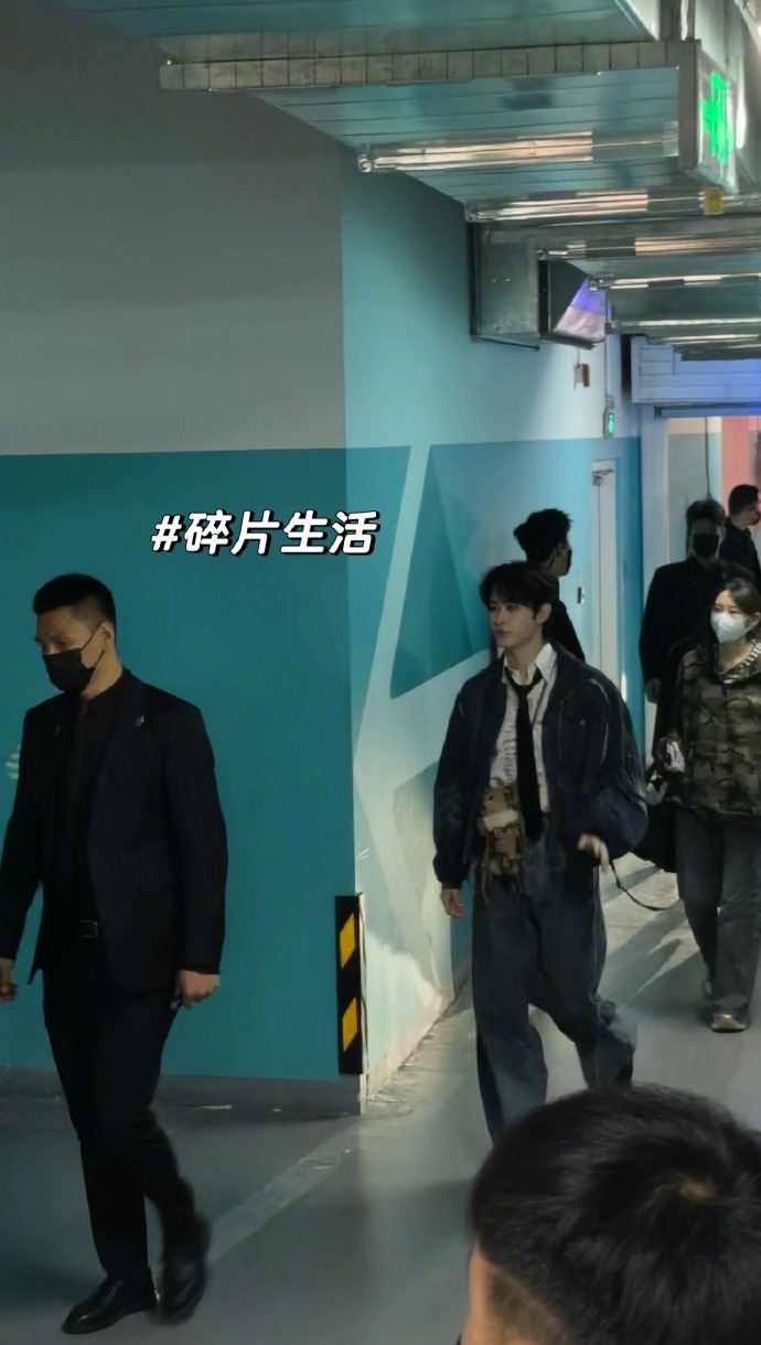 鞠婧祎、曾舜晞、陈都灵、田嘉瑞《月鳞绮纪》追剧团上班路透，来品一品！ 