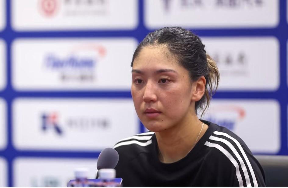王欣瑜在宁波站首轮的赛后发布会上表示:手肘伤病已经困扰自己两年了，完全恢复有些难