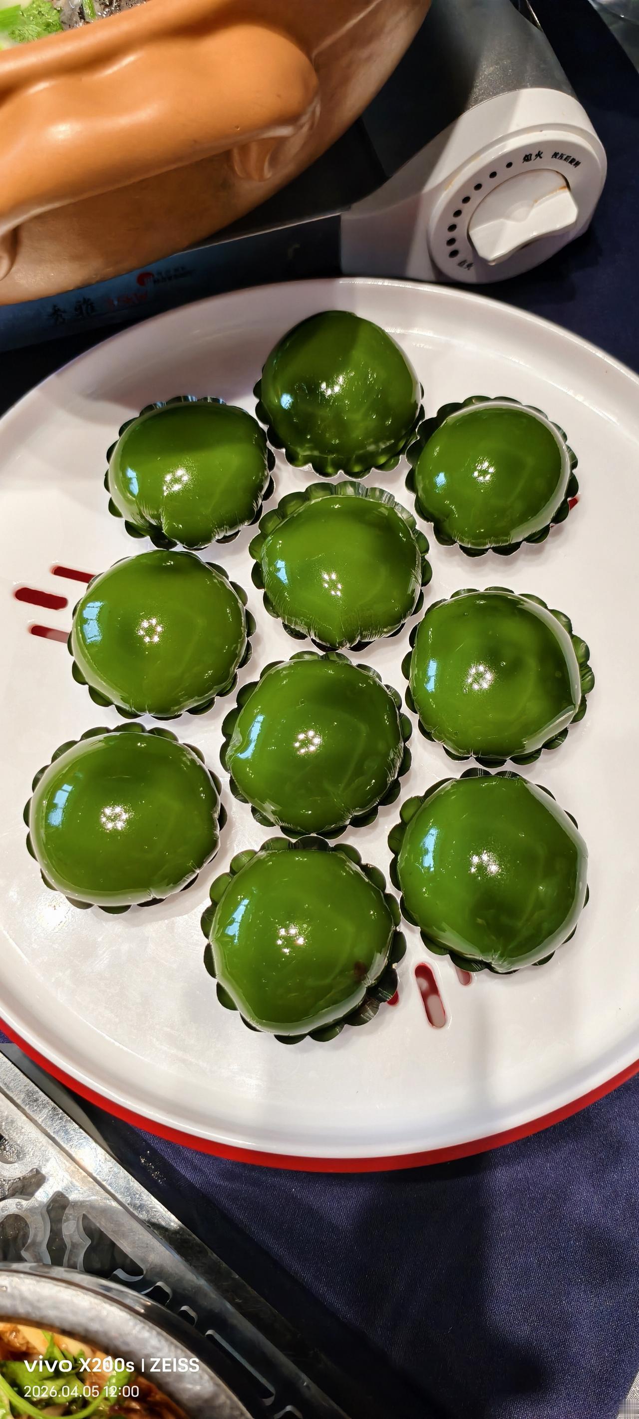 清明聚餐，大姑姐举杯说“新年快乐”，全桌懵了

昨天清明，上午一大家子给公公婆婆