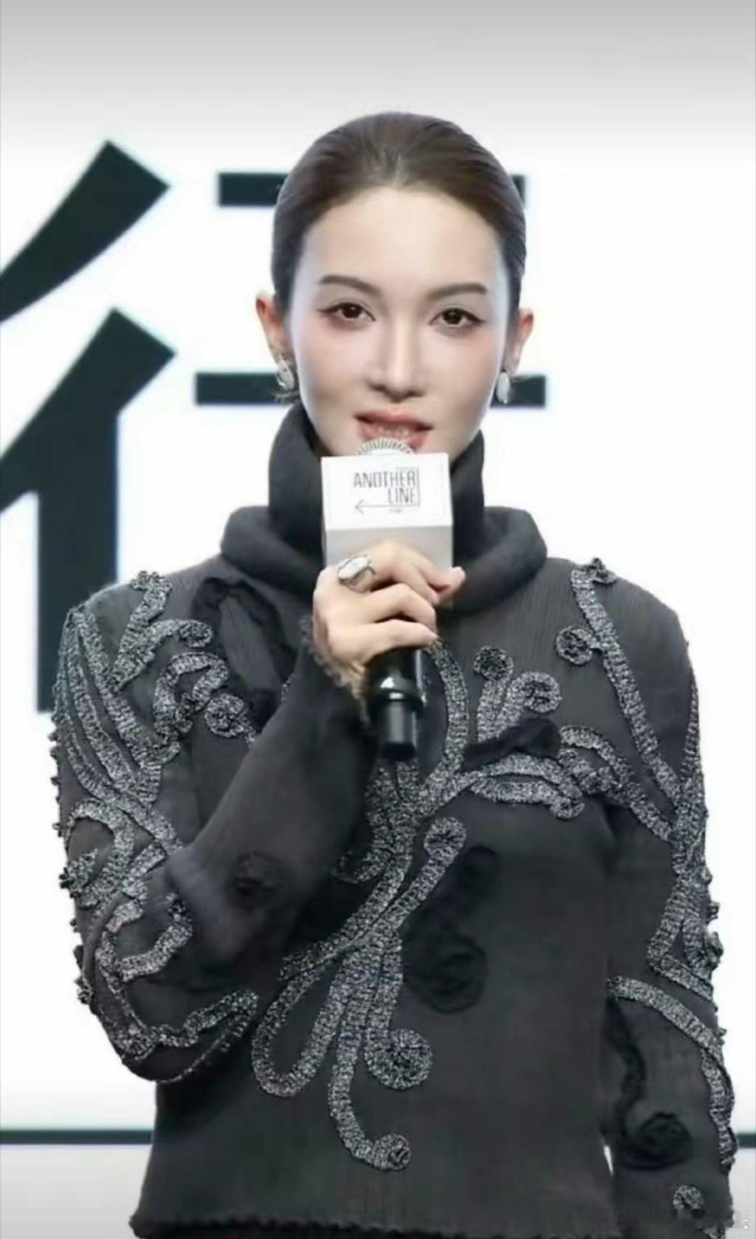 金晨 医美金晨红毯生图引发医美争议，鼻型变化、嘴角不对称被热议，对比《无心法师》