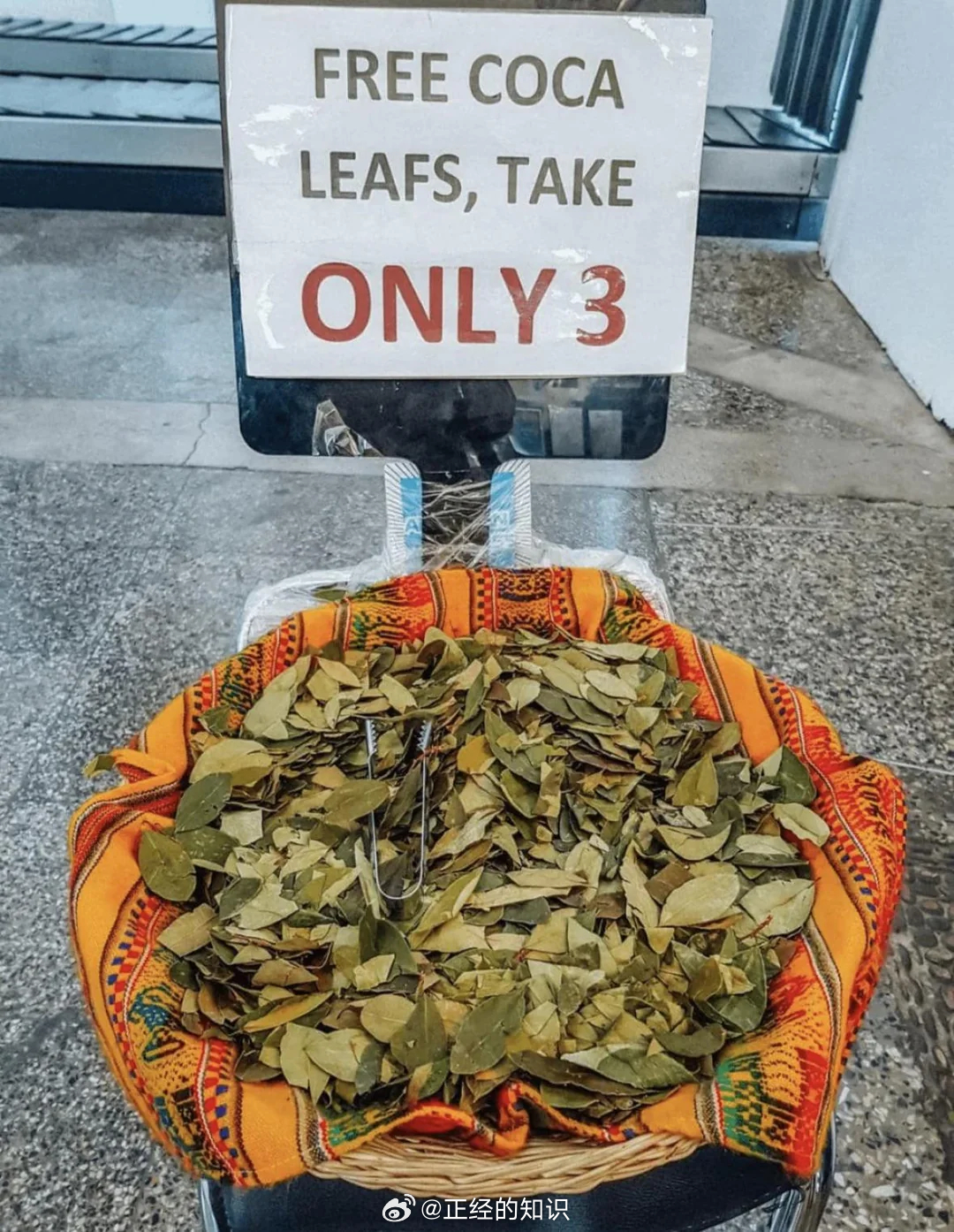 免费的可卡因（可卡因的原料）在秘鲁的一个机场离开，以帮助治疗高原反应 