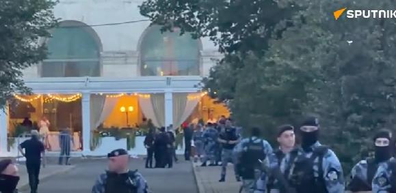 俄罗斯空天军司令生日包场，警卫拦下可疑人物后炸弹响了

八月一日晚七点，莫斯科库