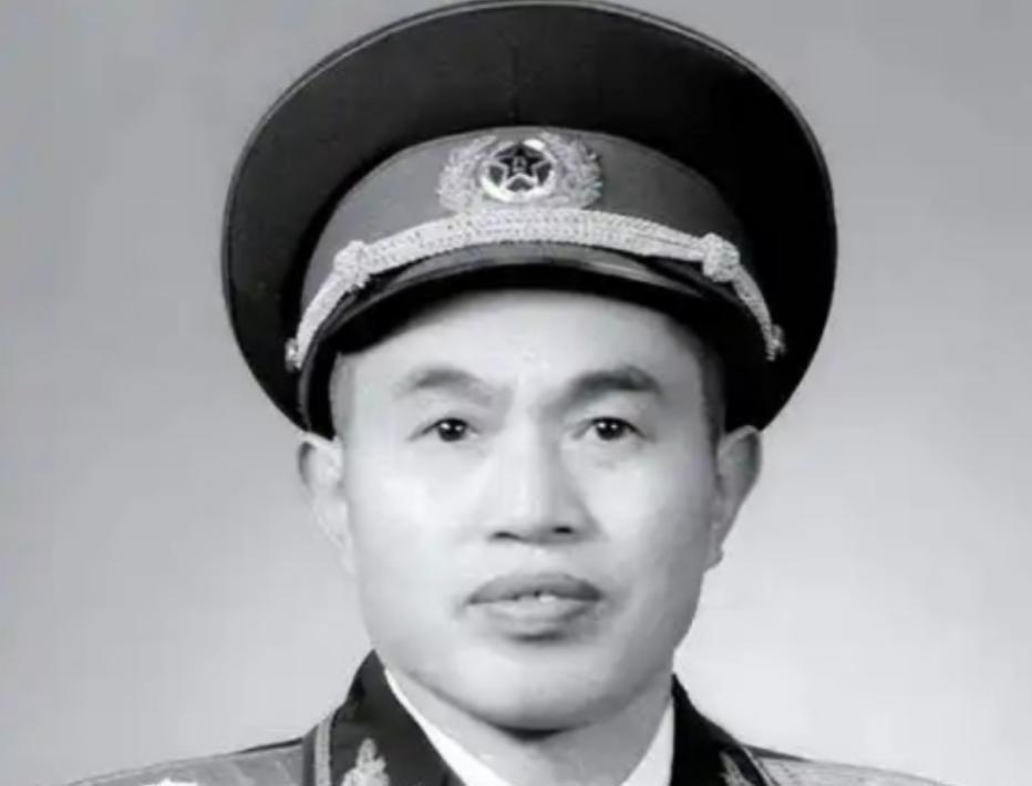 1940年，八路军团长皮定均看上了边区女干部张烽，派县长去提亲，结果姑娘一句不想