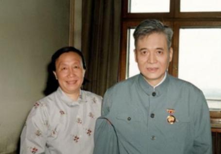 1986年7月，邓稼先在临终前提出想要再去看一眼天安门，可当他乘坐的轿车驶过天安