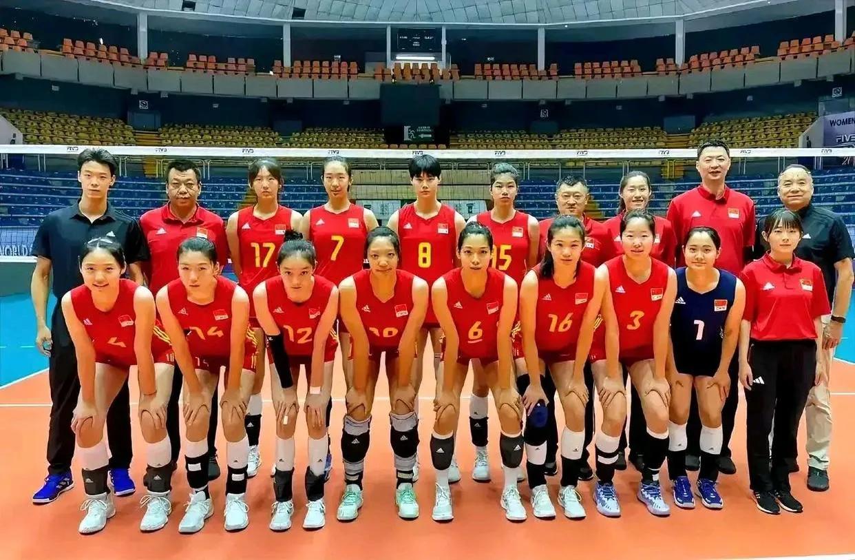 北京时间8月22日，2023年U21女排欧锦赛进入到复赛的首轮比拼，中国女排对阵
