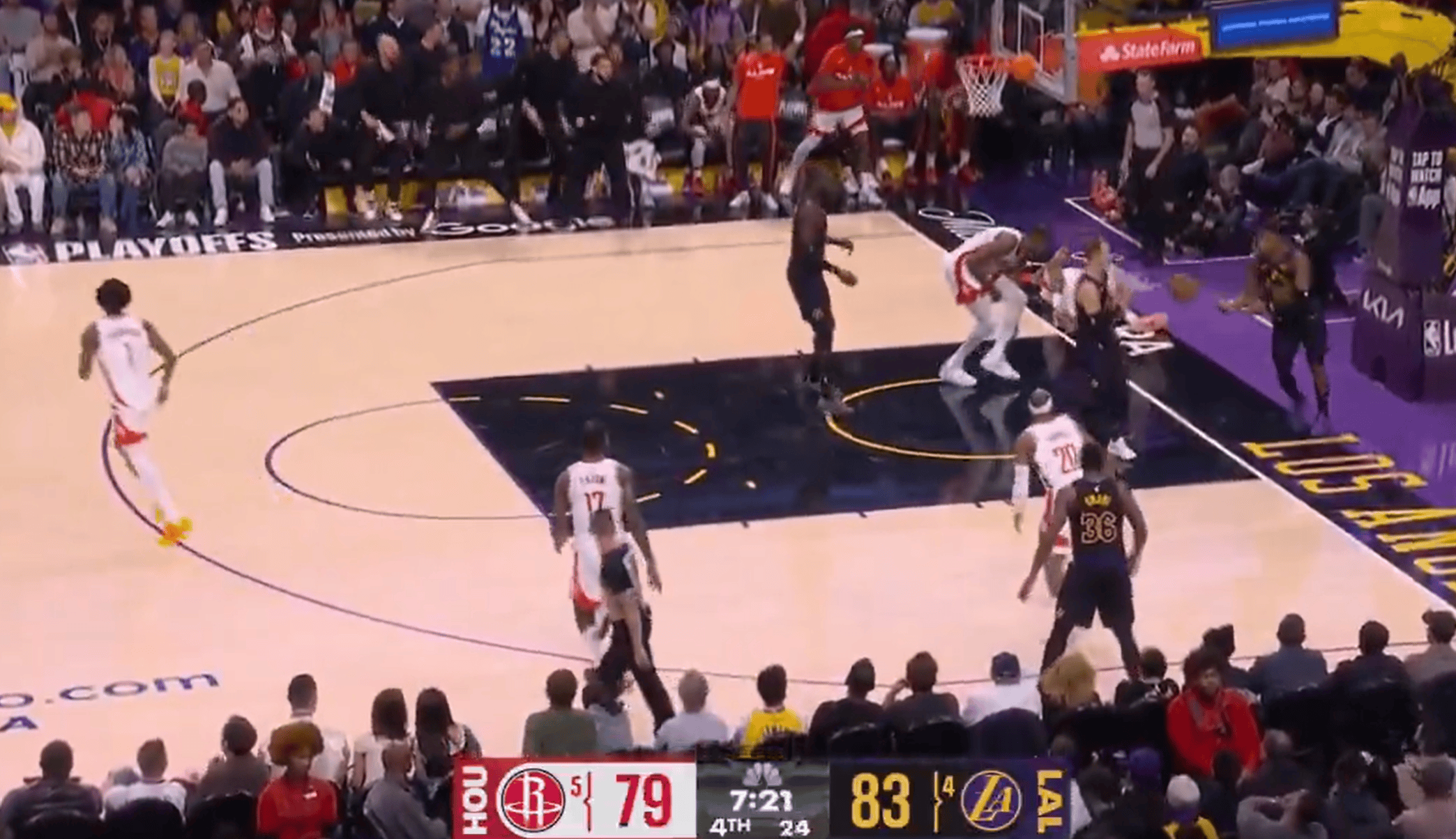 火媒：杜兰特扭伤左脚踝的一球很可能发生在G2还剩7:21秒时