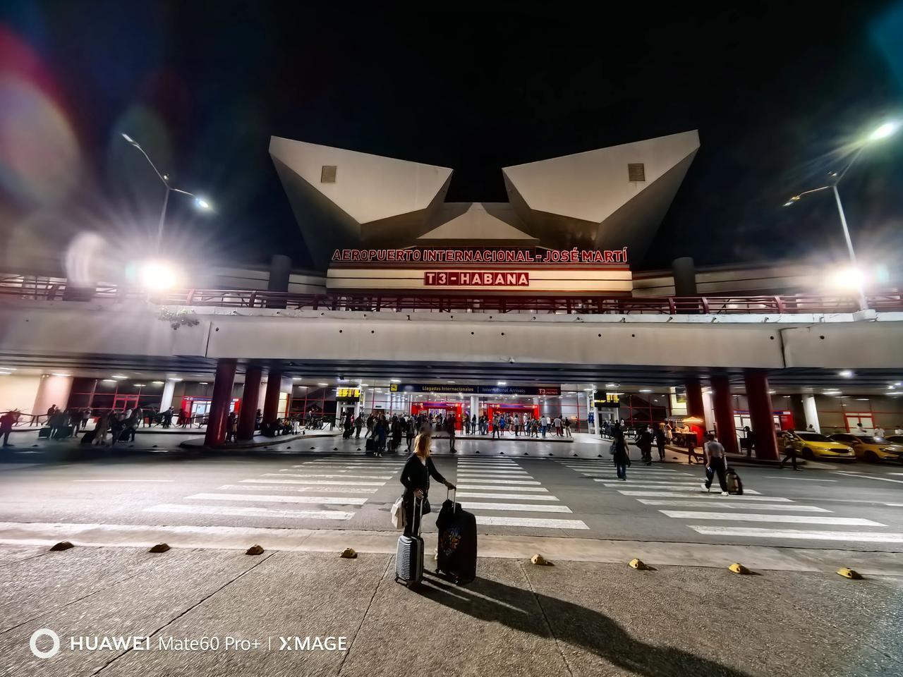 第一次踏足古巴，属于北美洲，今天度过20多小时的白天，现在是当地23号晚上21:
