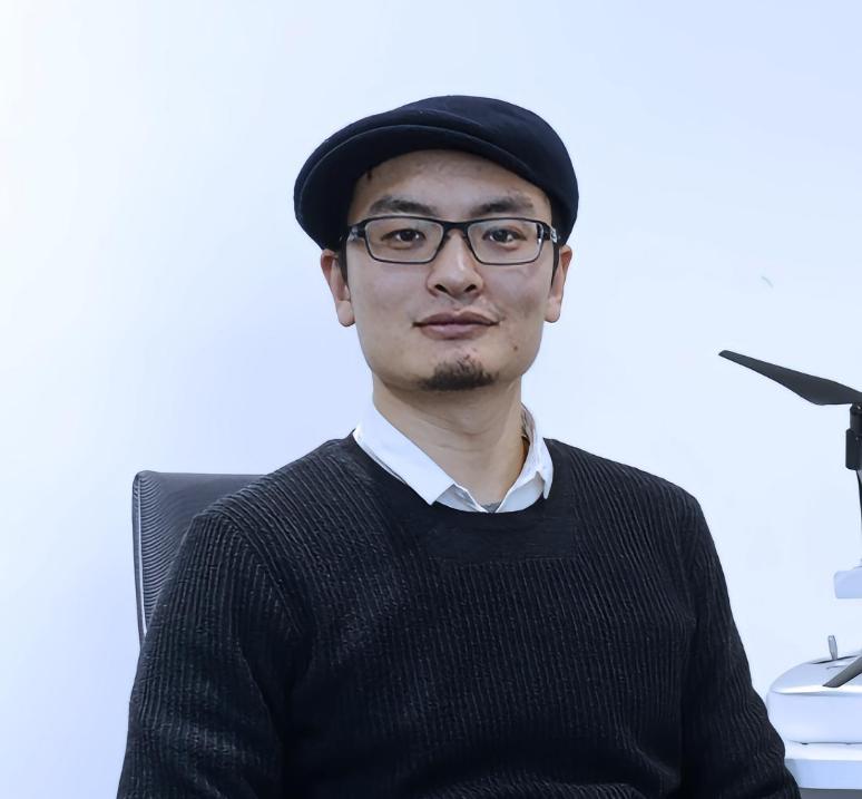 他创立的大疆公司，是美国最忌惮的中国科技企业，在一场专利官司里被美方陪审团裁定赔