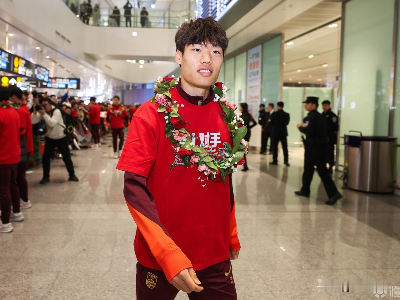 HWG---贺一然加盟成都蓉城…成都蓉城和长春亚泰官方宣布，U23国脚贺一然加盟