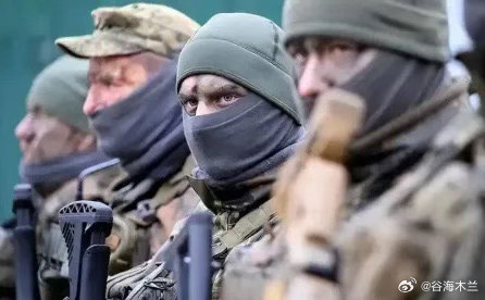 乌克兰恐怕真的没人可死了！俄军在顿涅茨克打扫战场，越扫越心惊：满地阵亡士兵，竟没