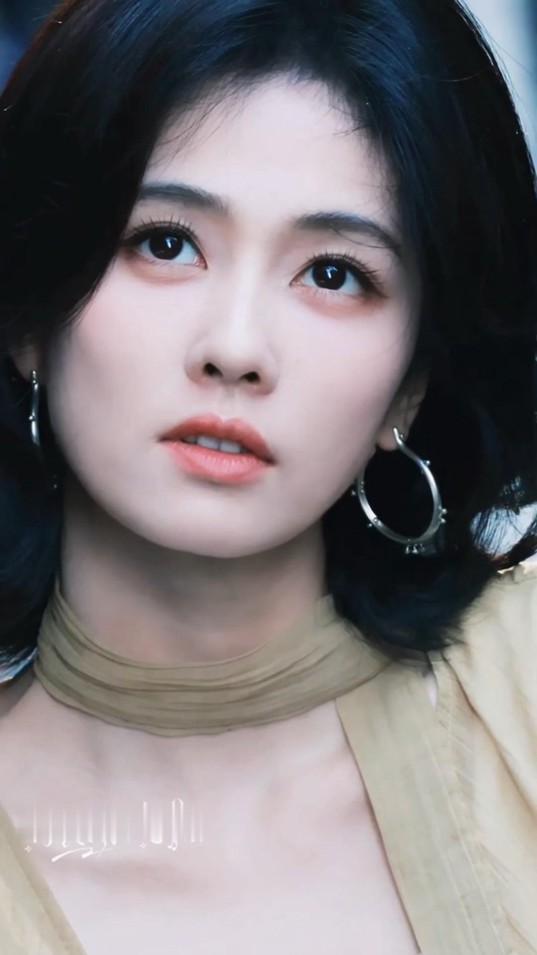 鹰眼白鹿上线！哈哈哈哈哈哈哈哈还给旁边的高海宁指树上的代拍p4憋笑结束后数出了9