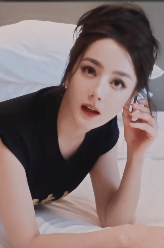 从银幕里的钰珑到路演现场的迪丽热巴迪丽热巴天津站路演花絮vlog迪丽热巴天津站路