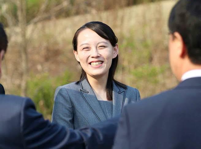 东北亚 金与正发表《首尔没能完成军事演习的可怜处境》。以下全文：在韩国上演的美韩