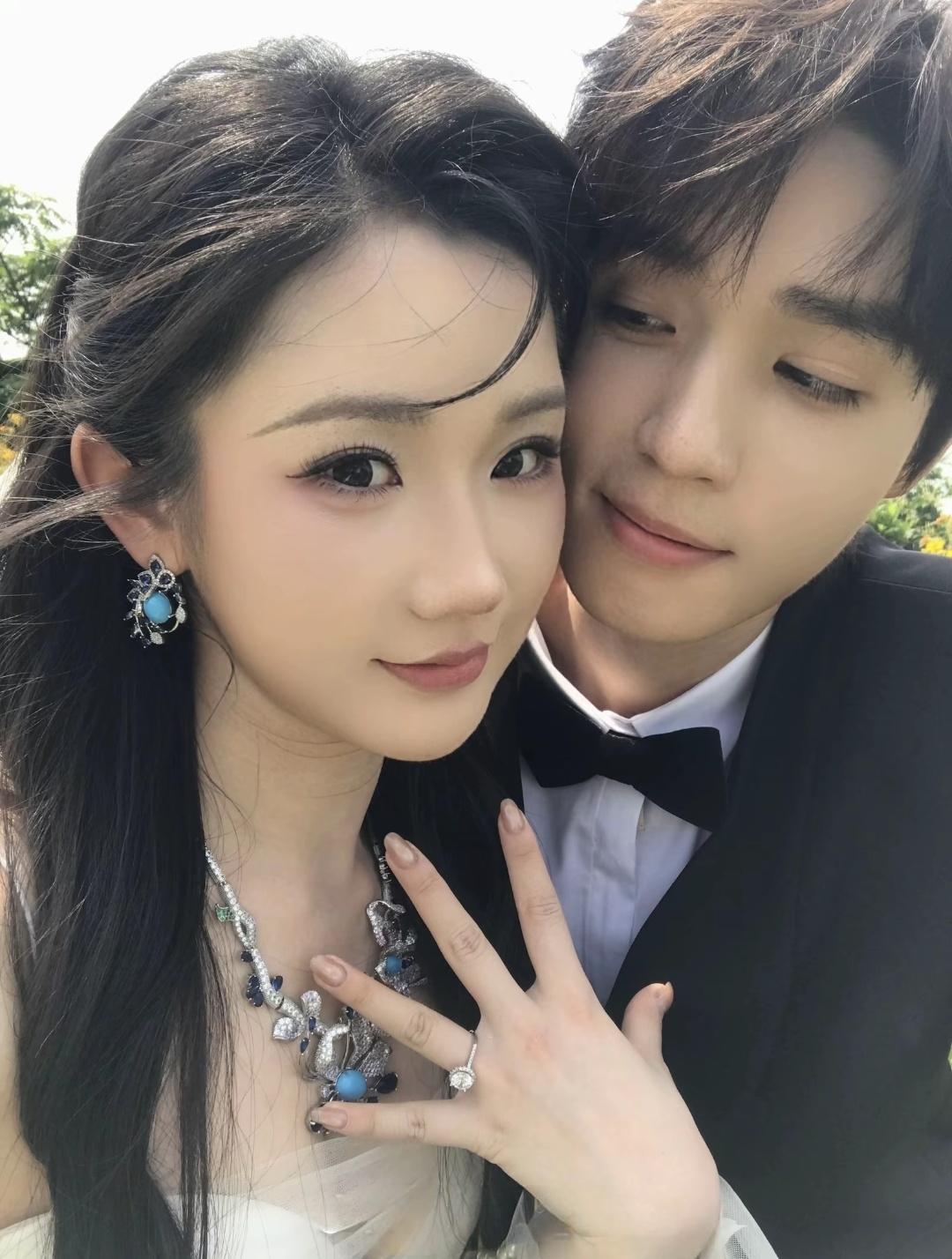 家人们，你们懂我的！“思情画宜”真的绝配。果然好看的人就是般配，没别的意思，我相