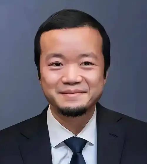 陈志做梦都没有想到，美军官兵的薪水没着落，特朗普居然拿他开刀补窟窿。由于美国政府