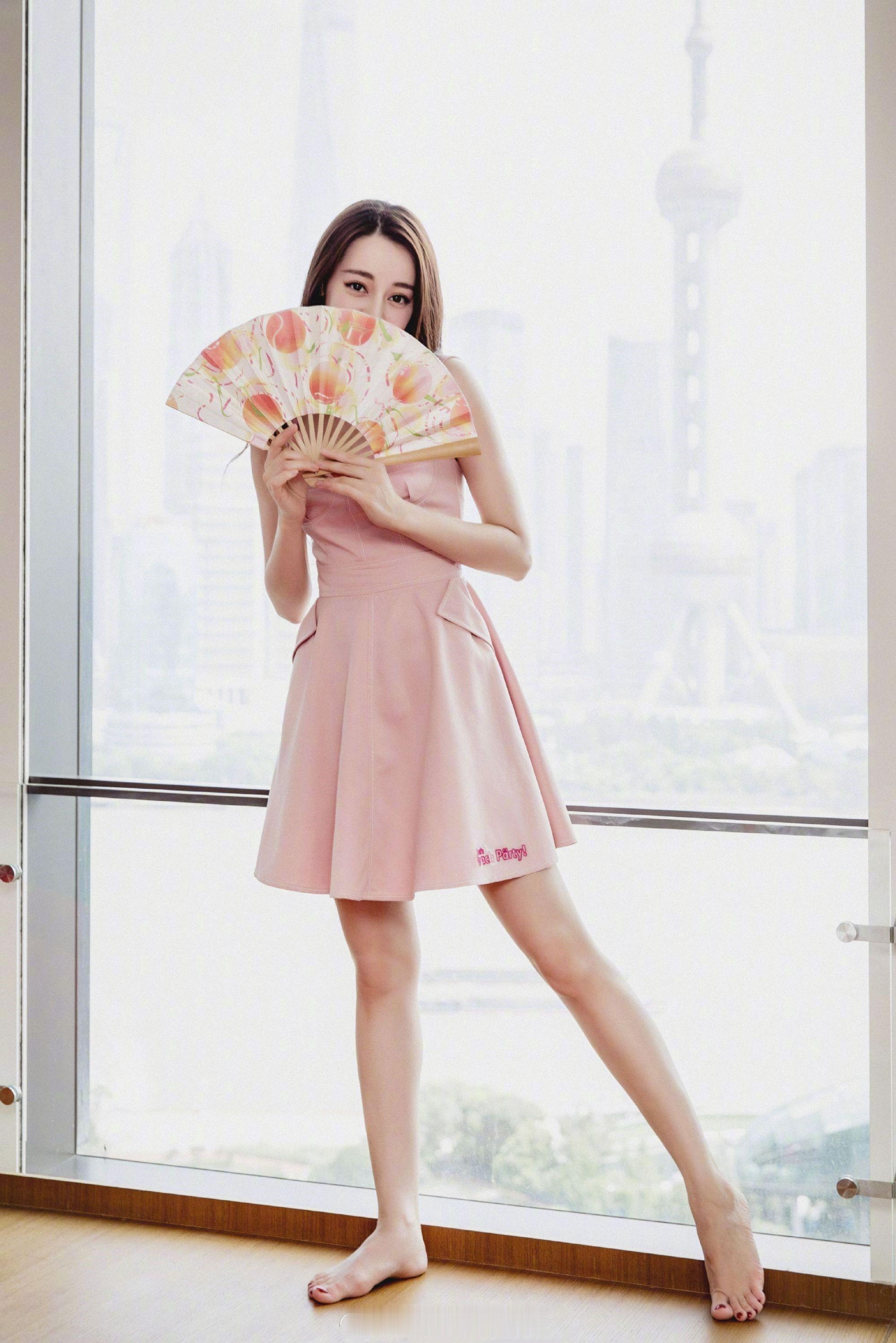迪丽热巴美腿图集 