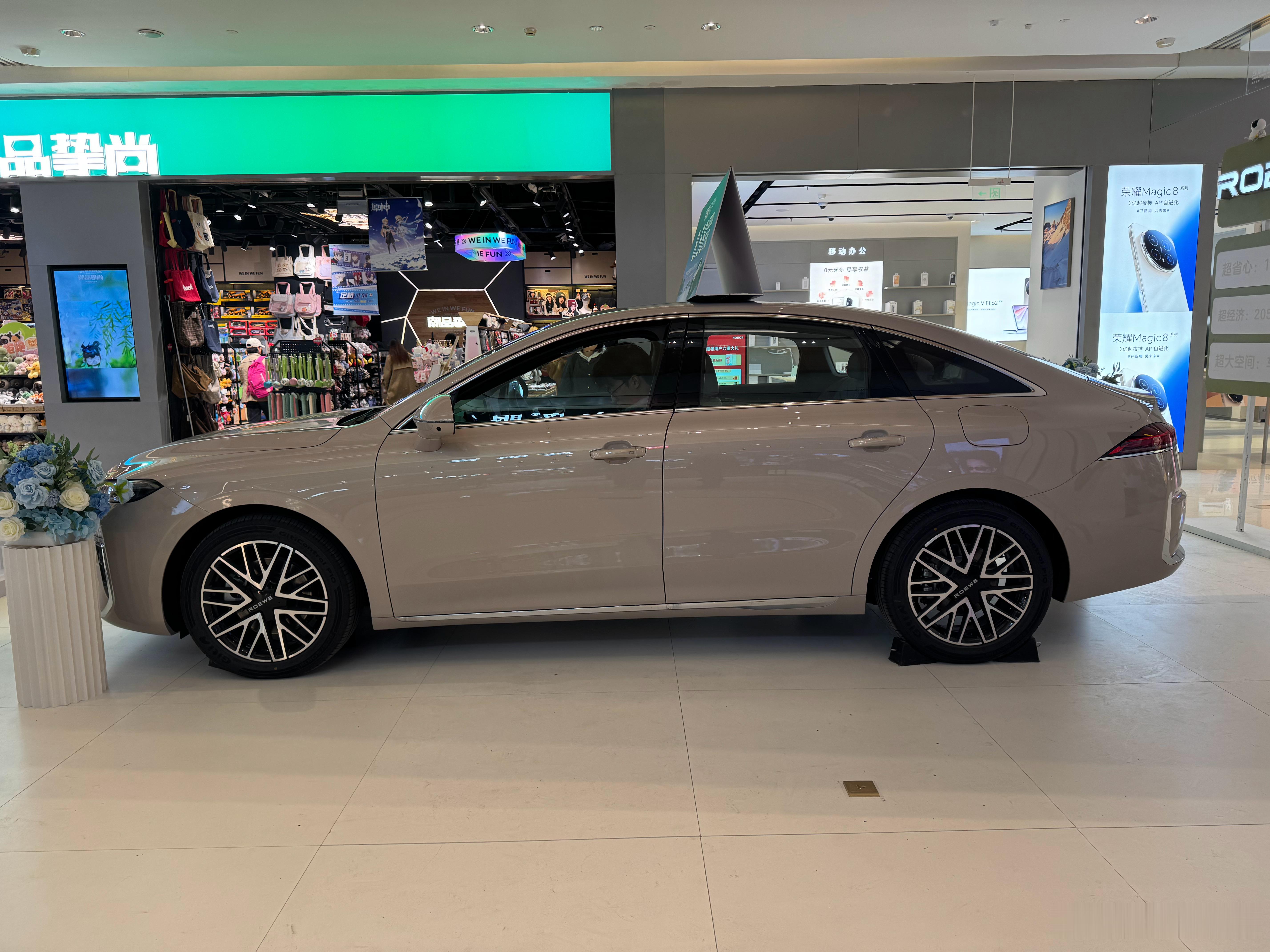 各大商超的一楼，已经被汽车围攻了我与汽车的日常 ​​​