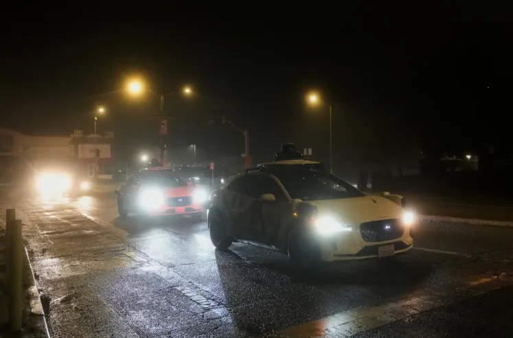 硅谷这次停电，让Waymo直接撞上马斯克枪口上了。Waymo车辆全部停摆，但特斯