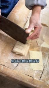 当老外在中国过年 村里来了个老外，跟着孩子们一起放鞭炮，吓得一边捂耳朵一边用方言