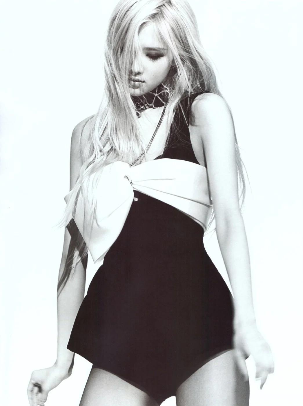 “黑白风是统治区”
朴彩英 rosé kpop 黑白 ROSÉ blackpi