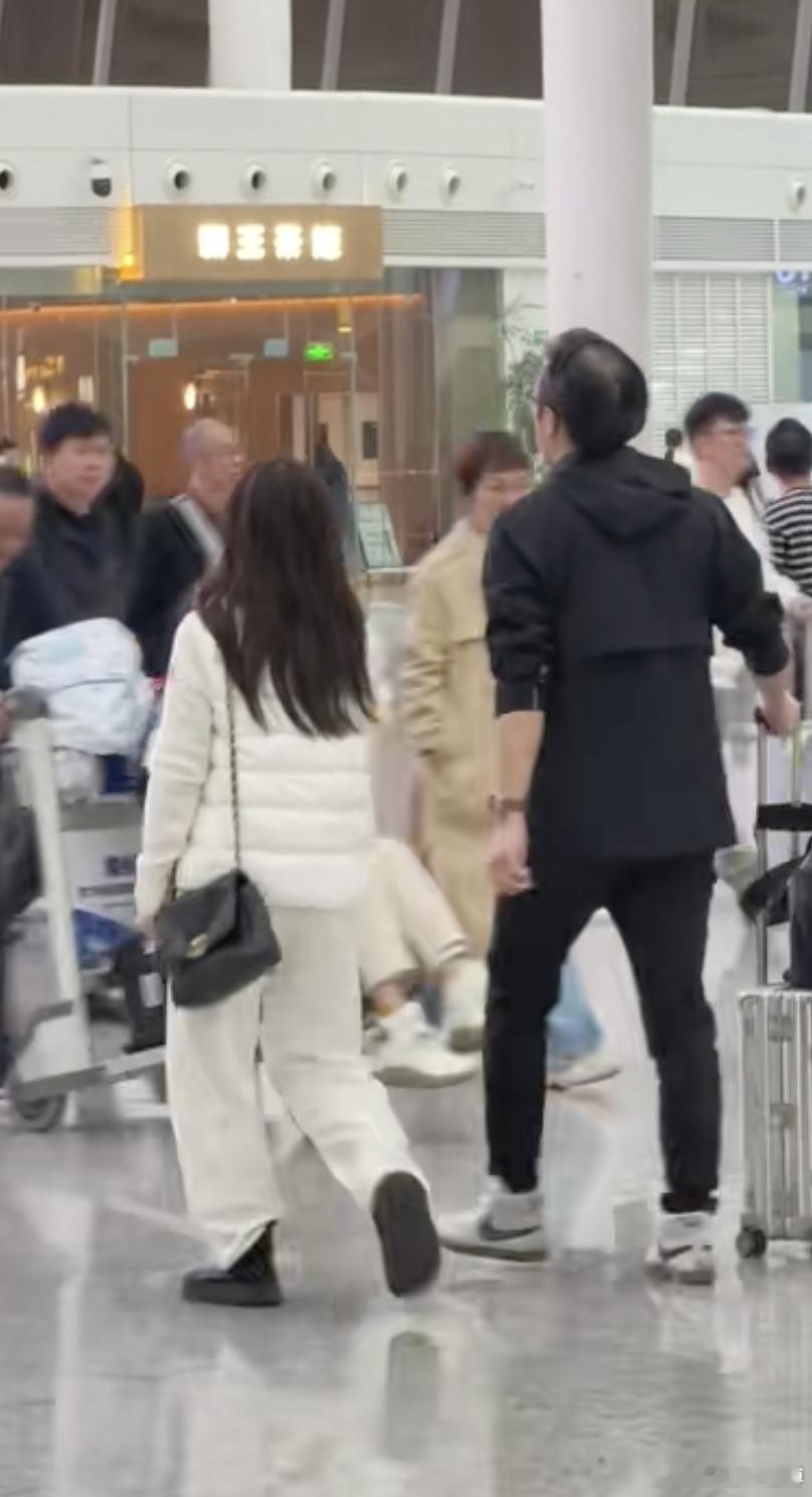 王子如秃成这个样子了？？？难绷。。。 