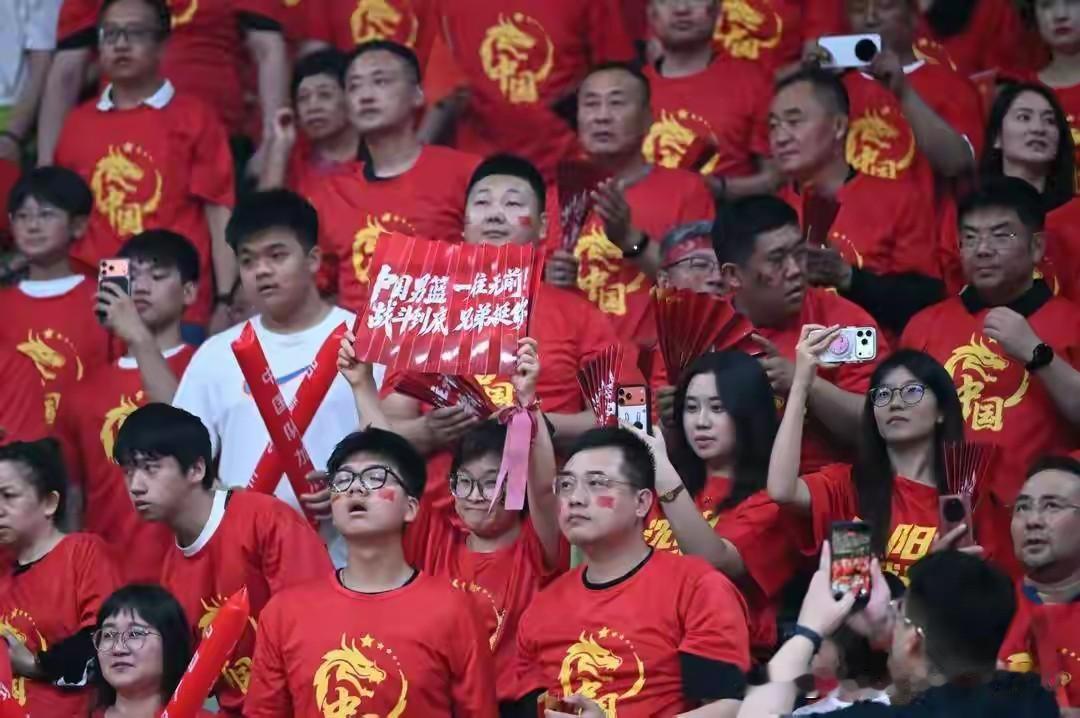 ★意难平！期盼已久的中日大战，中国男篮居然输了，而且输了那么多。第一节，我们只落