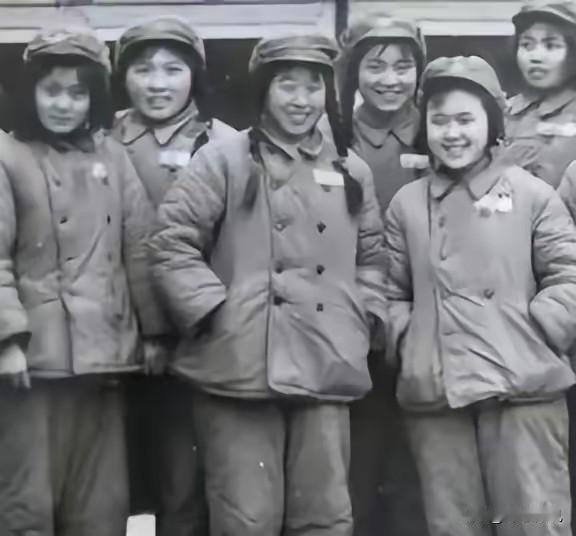 抗美援朝时，5名中国女战士被美军包围后主动投降，此后下落不明，大家都以为她们早已