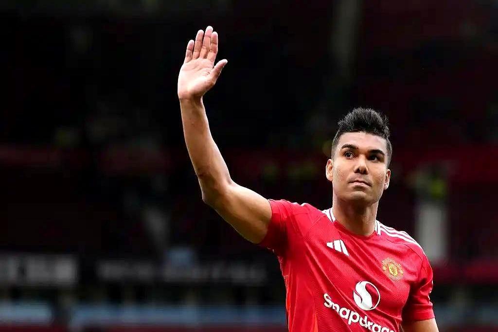 曼联买老将，说白了就是“花大钱、赌现在”。伊布、马蒂奇、卡塞米罗、埃里克森，一来