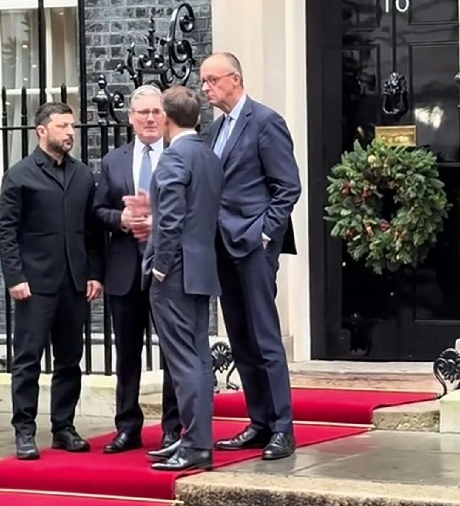 “喂，你们四个，别再祸害乌克兰人了，走远点”！
要支持，就真金白银砸！
不支持，