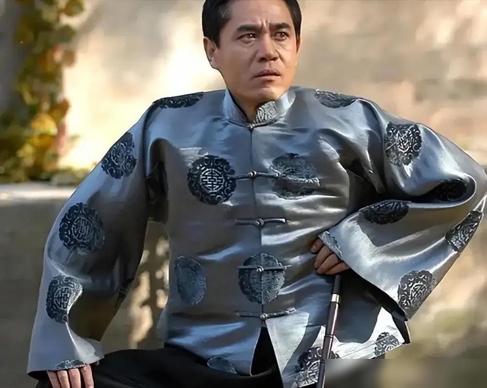 陈宝国砸了几百万，送儿子去帝国理工读机械硕士，结果他扭头就去了横店跑龙套。
你