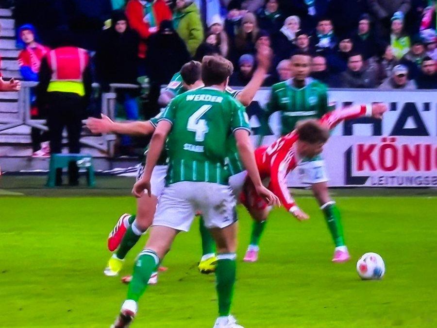 19分鐘，看了 VAR應該就是點球❗裁判要自己看❗ 